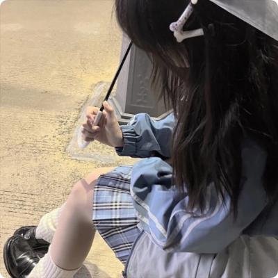 带剑女孩